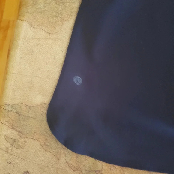 LULULEMON On The Fly Skirt, black, size 6 - Picture 6 of 6